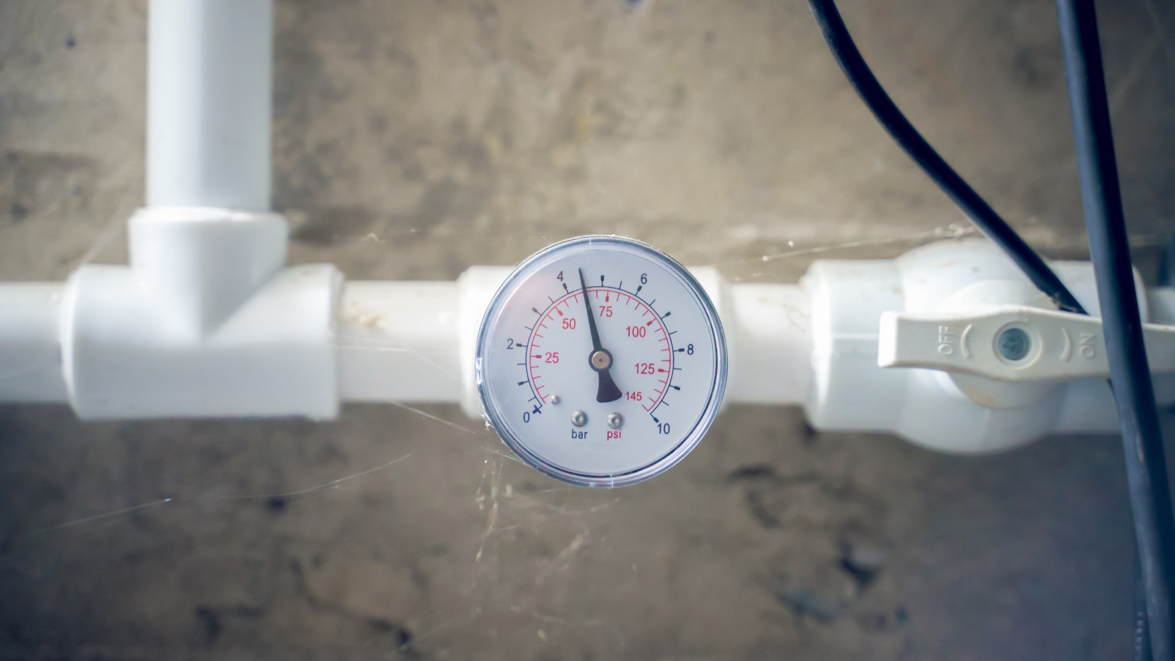 Water pressure sensor on the water pipe.
