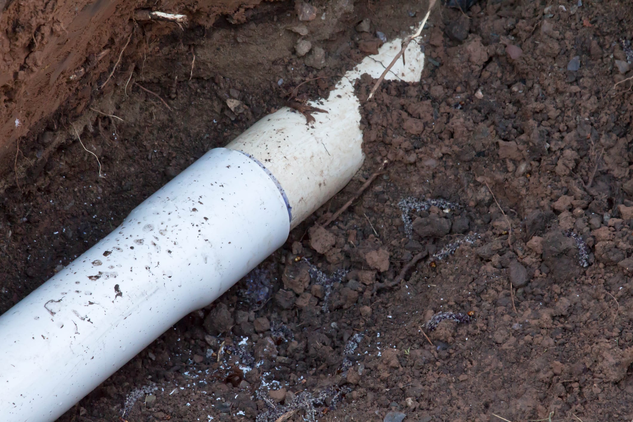 Sewer repair in dirt.